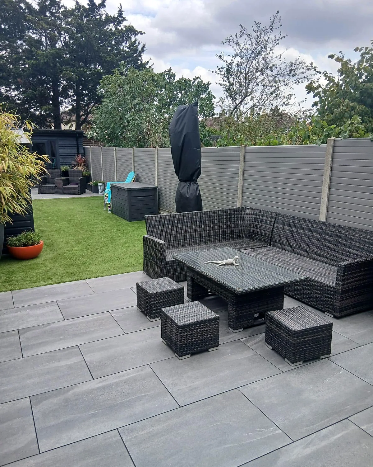 Porcelain under the garden furniture